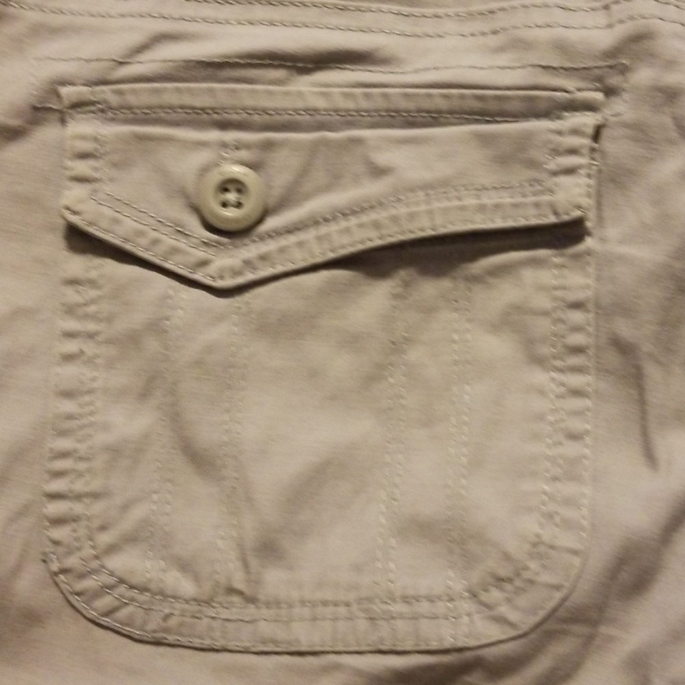 Shorts - Picture 3 of 4